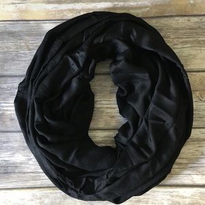 BLACK INFINITY SCARF